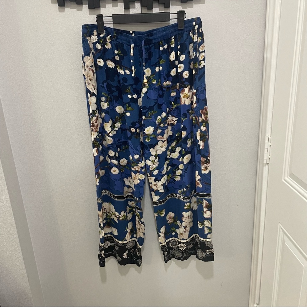 Signals blue with white floral pattern wide leg palazzo pants women’s size XL
